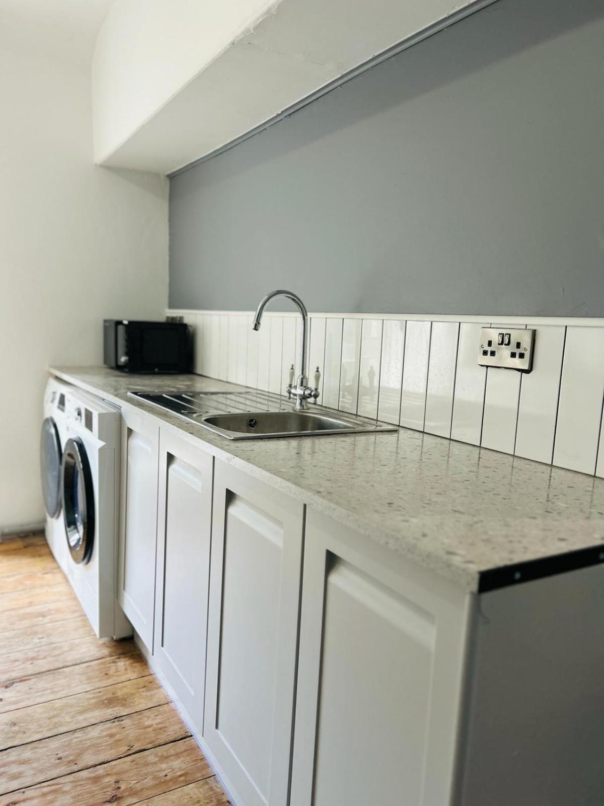 Dolgellau Grand Heights Apt ภายนอก รูปภาพ