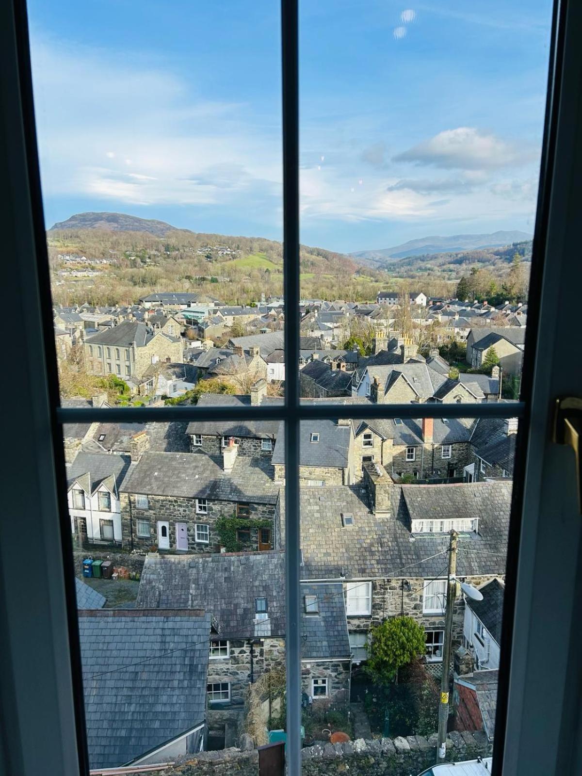 Dolgellau Grand Heights Apt ภายนอก รูปภาพ