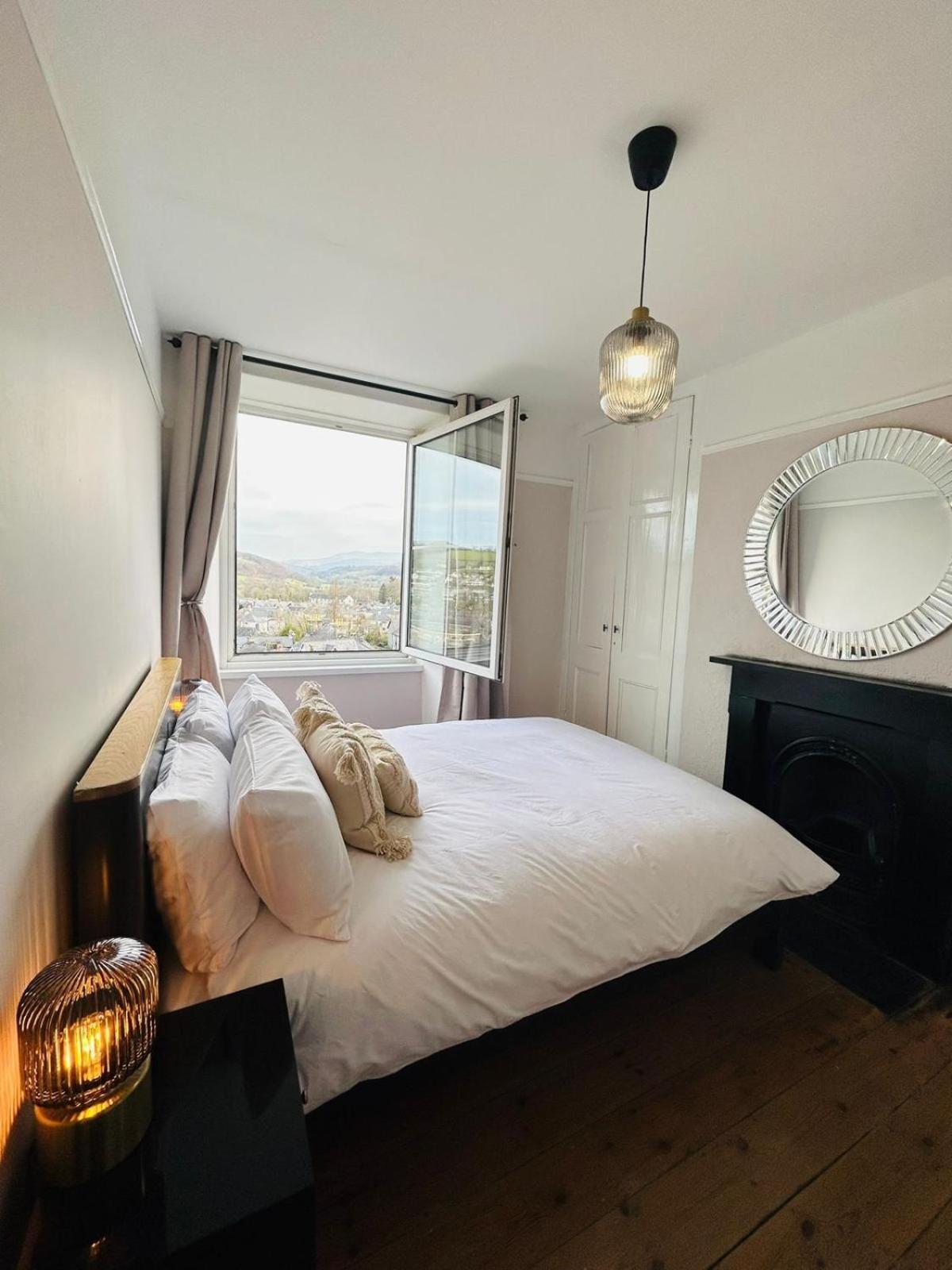 Dolgellau Grand Heights Apt ภายนอก รูปภาพ